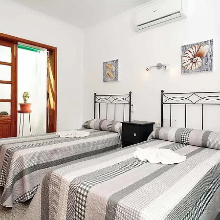Playa Blanca Sleeps 8 Air Con Wifi Willa *