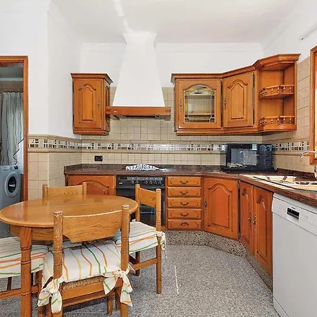 Playa Blanca Sleeps 8 Air Con Wifi Willa